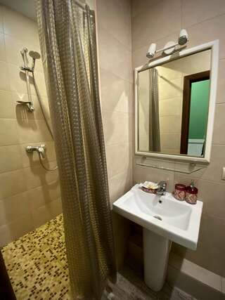 Гостиница Арбат Балаково Двухместный номер эконом-класса с 2 отдельными кроватями-2