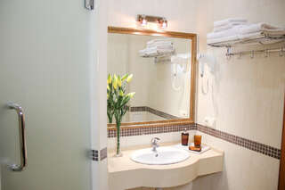 Гостиница Арбат Балаково Двухместный номер эконом-класса с 2 отдельными кроватями-2